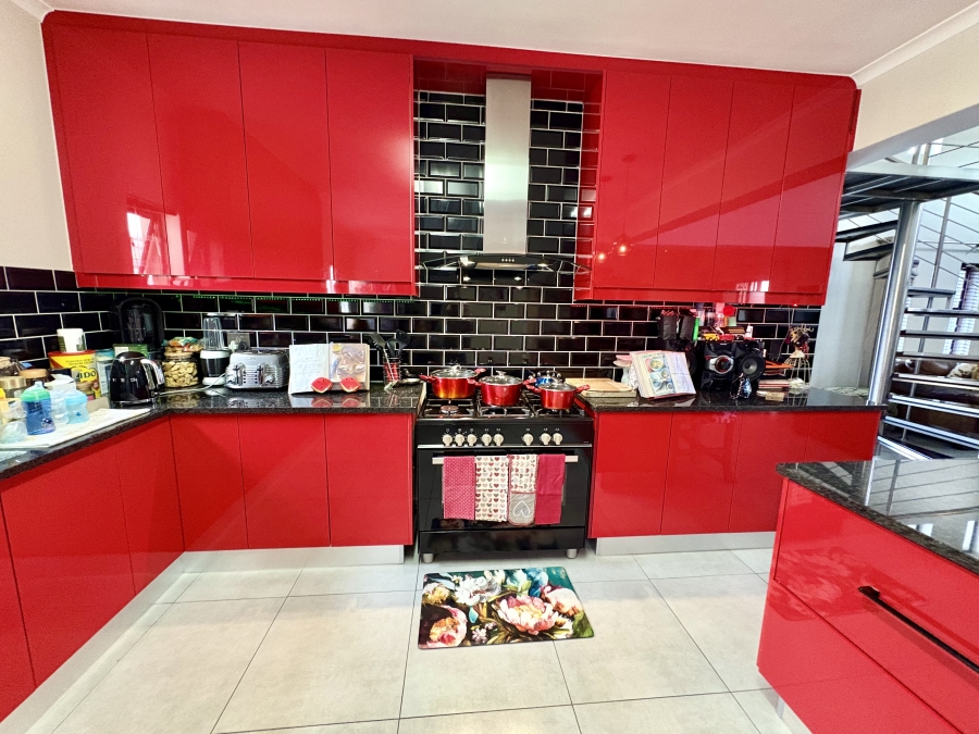 5 Bedroom Property for Sale in Parklands North Western Cape